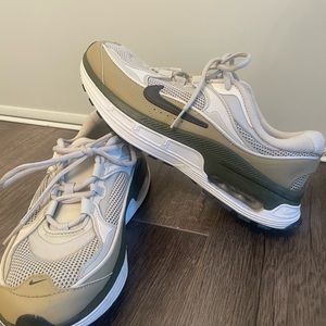 Nike Womens Air Max Bliss Shoe